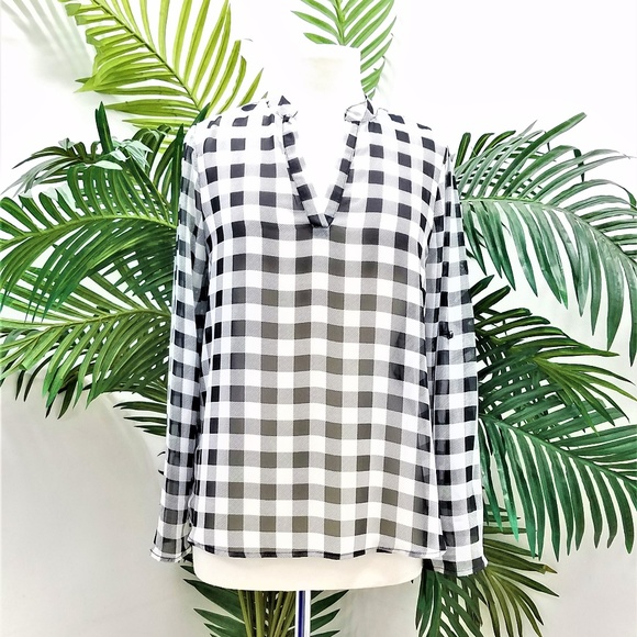 Two Patterned Medium Blouses - Picture 2 of 7